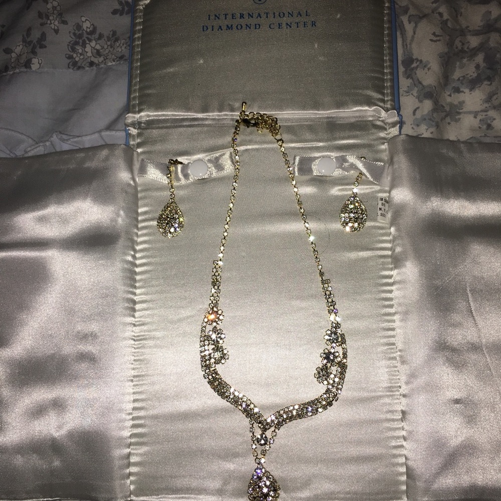 necklace and earrings set